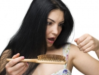 Kadınlarda Saç Dökülmesi Problemi